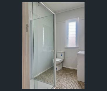 RENOVATED HOME IN PRIME ZILLMERE LOCATION - Photo 4