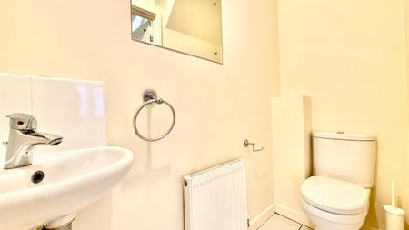 3 bedroom House To Let - Photo 3