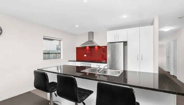 Family-Friendly 4 Bedroom, 2 Bathroom Home - Photo 1