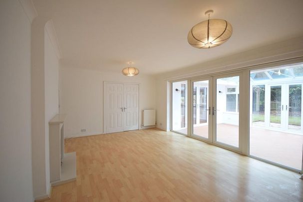 4 bedroom detached bungalow to rent - Photo 1