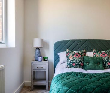 4 bedroom semi-detached house to rent - Photo 3