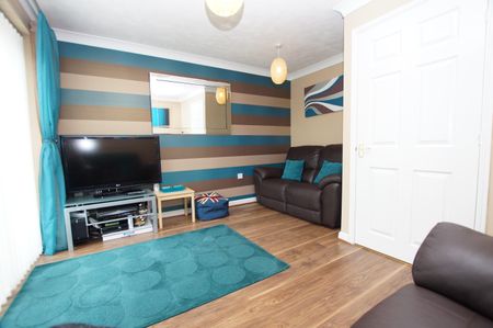 Wentworth Crescent, Bradford - Photo 2