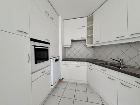 Appartement de 4.5 pièces dans “La Pyramide” à La Chaux-de-Fonds - Photo 4