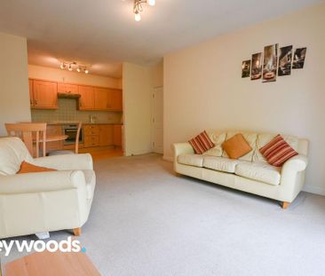 2 bedroom flat to rent - Photo 2