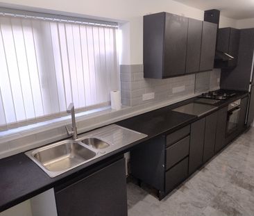 2 Bed End Terrace, Poplar Avenue, B23 - Photo 2