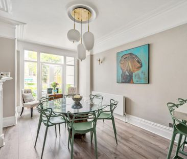 A beautiful six bedroom family home, located near Wimbledon Park an... - Photo 2