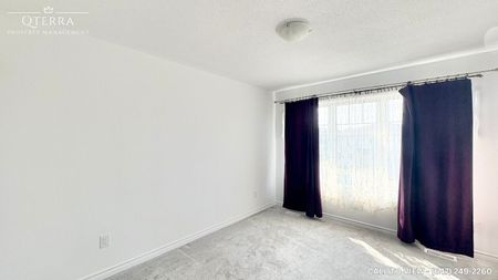 BEAUTIFUL 3-BEDROOM FREEHOLD TOWNHOUSE IN A TRANQUIL NEIGHBORHOOD - Photo 2