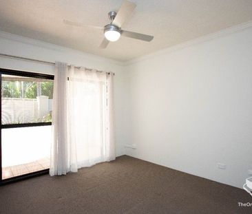Perfectly Positioned 2 Bed Unit New Farm with lock up garage - Photo 4