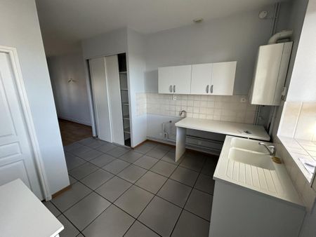 Location Appartement 3 pièces 66m² LE CREUSOT 71200 - Photo 5