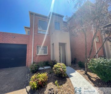 SPACIOUS 3 BEDROOM TOWNHOUSE - Photo 2