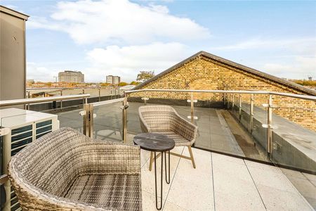 Fantastic 3 bedroom penthouse with river views in this sought after new development. - Photo 3