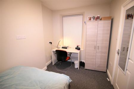 5 bedroom private hall to rent - Photo 3