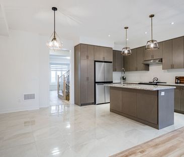 For Lease - 533 Dundas Street, Oakville, Ontario - Photo 3