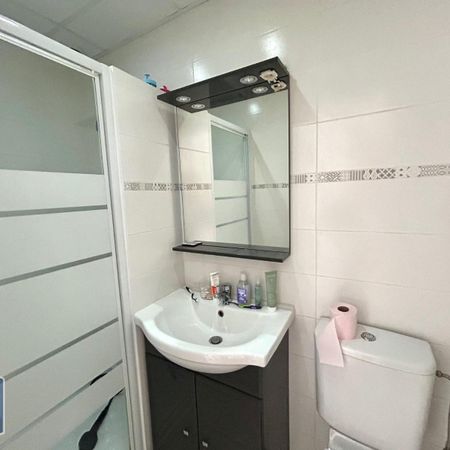 Location Appartement 1 pièce 22m² ST LAURENT DU VAR 06700 - Photo 4