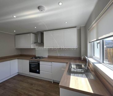3 bedroom terraced house to rent - Photo 3