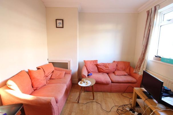 4 bedroom semi-detached house to rent - Photo 1