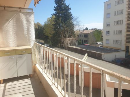 NIMES - PROCHE HOTEL DE POLICE - APPARTEMENT T3 55.40 m2 AVEC BALCON ET CAVE - Photo 3