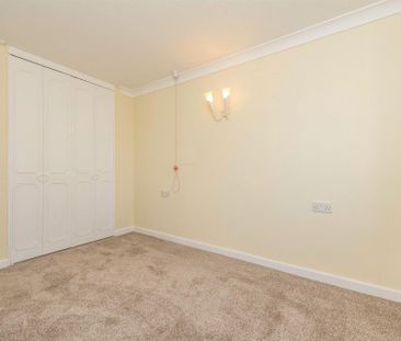 1 bedroom retirement property to rent - Photo 3