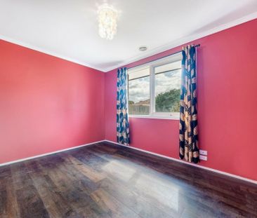 8 Dobell Crescent, Werribee VIC, Belconnen - Photo 2