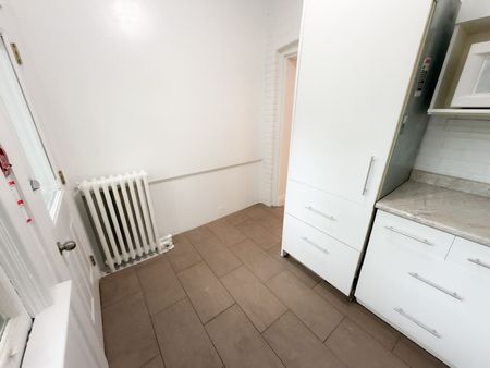 For Lease - 2469 Queen Street Unit# 1, Toronto, Ontario - Photo 3
