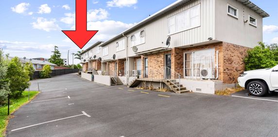 Peaceful 2 bed end unit private 2 carparks - Photo 2