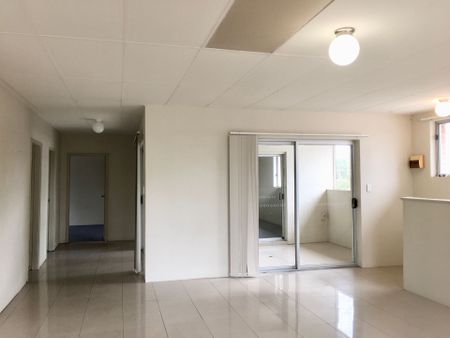 LARGE TWO BEDROOM APARTMENT! - Photo 5