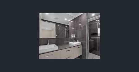 Luxurious Family Home with Premium Features - Photo 5