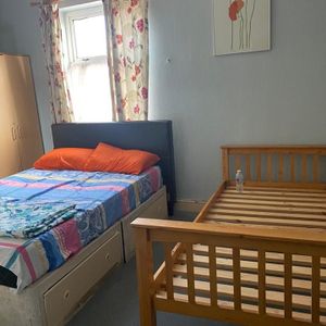 3 Bed Semi-Detached House, Farnham Road, B21 - Photo 2