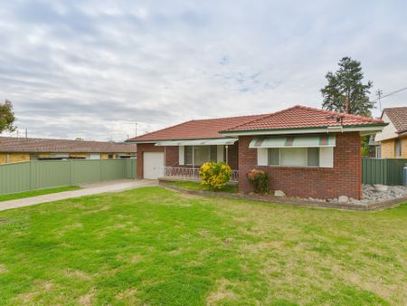 SOUTH TAMWORTH - Three Bedroom Home for Lease - Photo 4