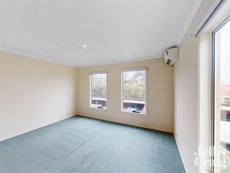 194 Wiltshire Drive, Kew - Photo 2