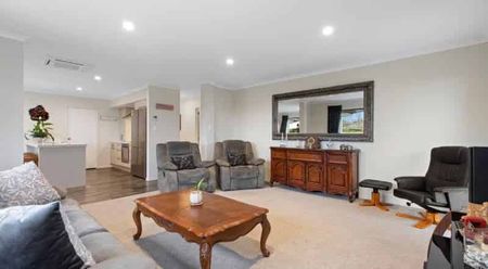 Immaculate Ohauiti Home - Photo 4