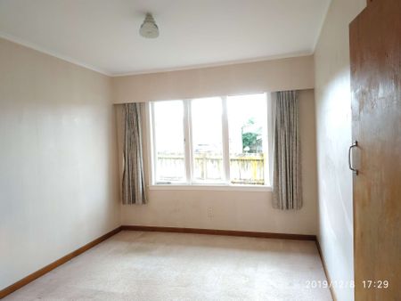 2-BEDROOM PLUS STUDY IN PAKURANGA - Photo 2