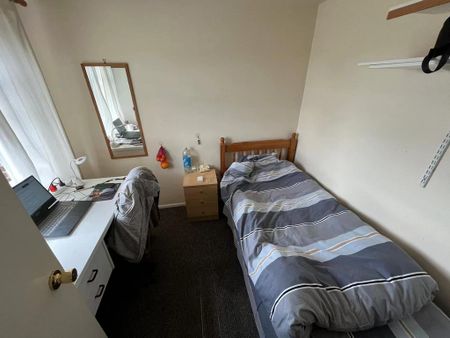 4 bedroom terraced house to rent - Photo 5