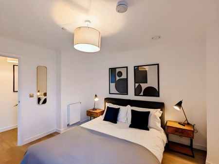 Two Bedroom Apartment - Balcony - Photo 3