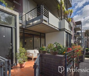 “ULTIMATE TOWN RESIDENCE – 2 X ENTERTAINING BALCONIES” - Photo 6
