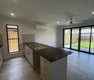 Modern 4-Bedroom Home in Park Ridge! - Photo 2