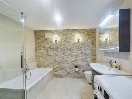 Completely renovated 5.5-room terraced single-family house in Bichelsee - Foto 2