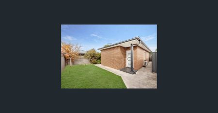 Near to new Spacious 2 bedroom Granny Flat - Photo 2