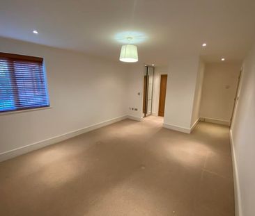 Cable House Court, Woking, Surrey, GU21 - Photo 2