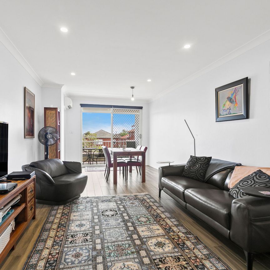 Style, Space and Great Surroundings - Photo 1