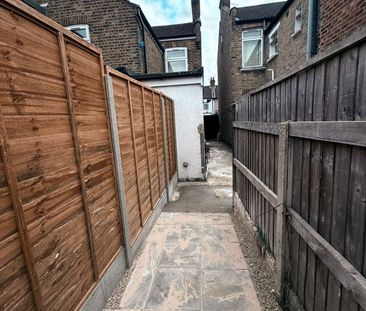 Two bedroom Annex flat ideal for two students-£1600 pcm - Photo 5