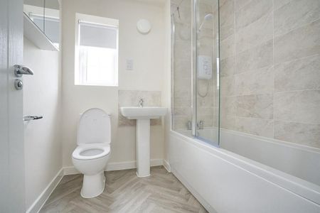 2 bedroom semi-detached house to rent - Photo 4