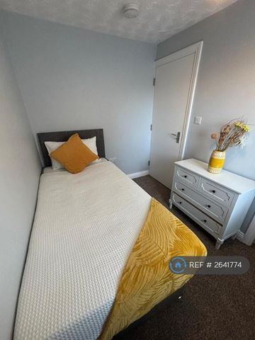 1 bedroom in a house share to rent - Photo 3