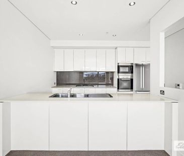 Fully Furnished Luxury Living – Victoria Square Apartment - Photo 1