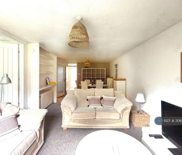 3 bedroom flat to rent - Photo 2