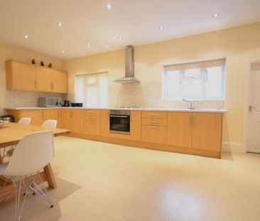 3 bedroom maisonette to rent - Photo 2