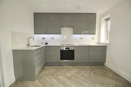 2 Bedroom Maisonette - Upper To Let - Photo 2