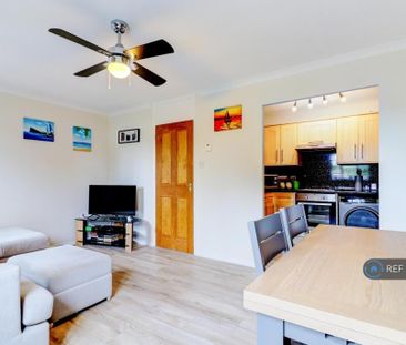 2 bedroom flat to rent - Photo 4
