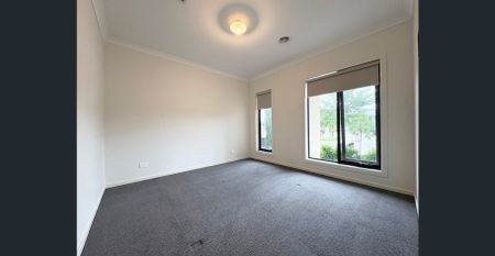 Modern Family Living in a Prime Greenvale Location - Photo 3