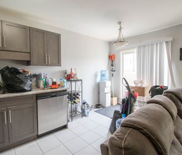 Charming 3 bedroom townhouse in Welland!! - Photo 6